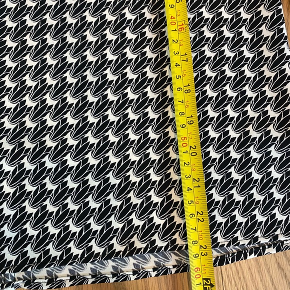 Ann Taylor Floral Geometric Black/White Print Pullover Blouse in XS - Picture 14 of 14